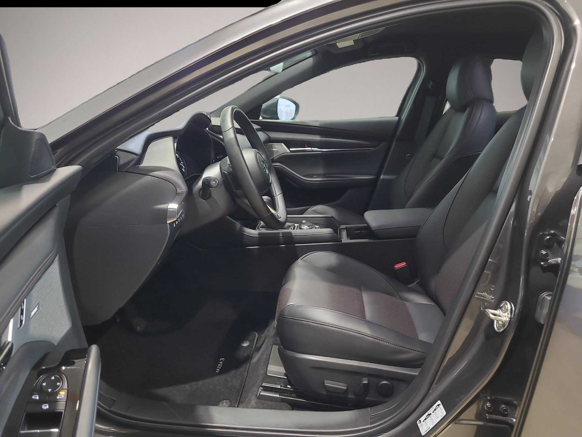 Mazda 3 (05/2025, Benzin)