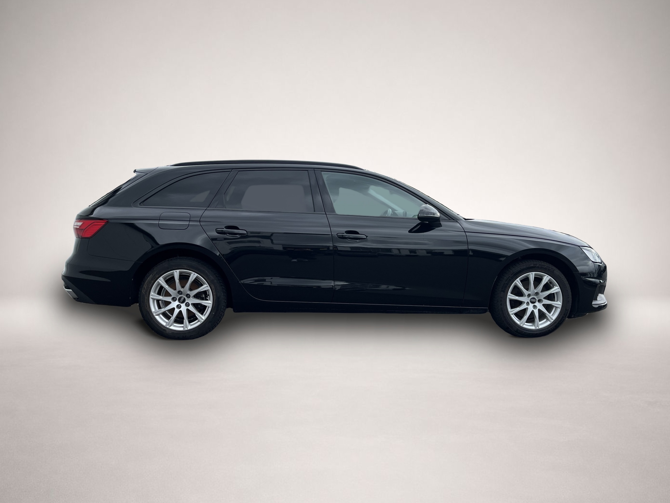 Audi A4 (08/2022, Benzin)