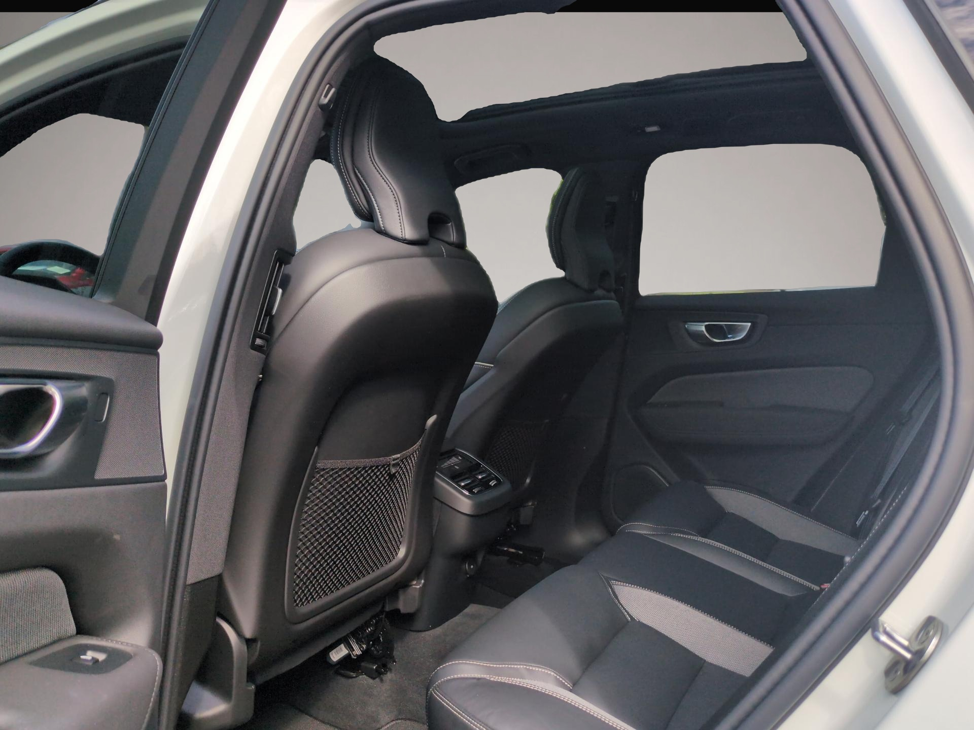 Volvo XC60 (08/2025, Benzin)