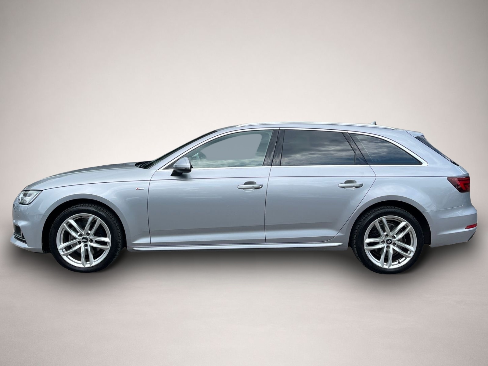Audi A4 (07/2017, Benzin)
