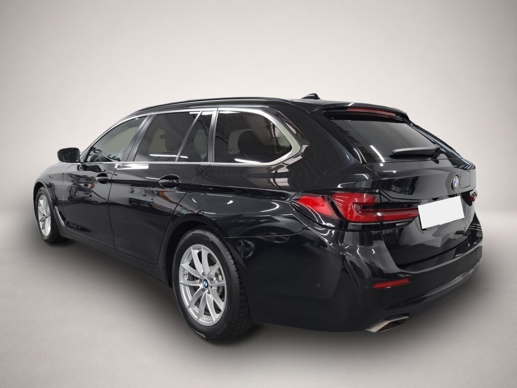BMW 530 (03/2023, )