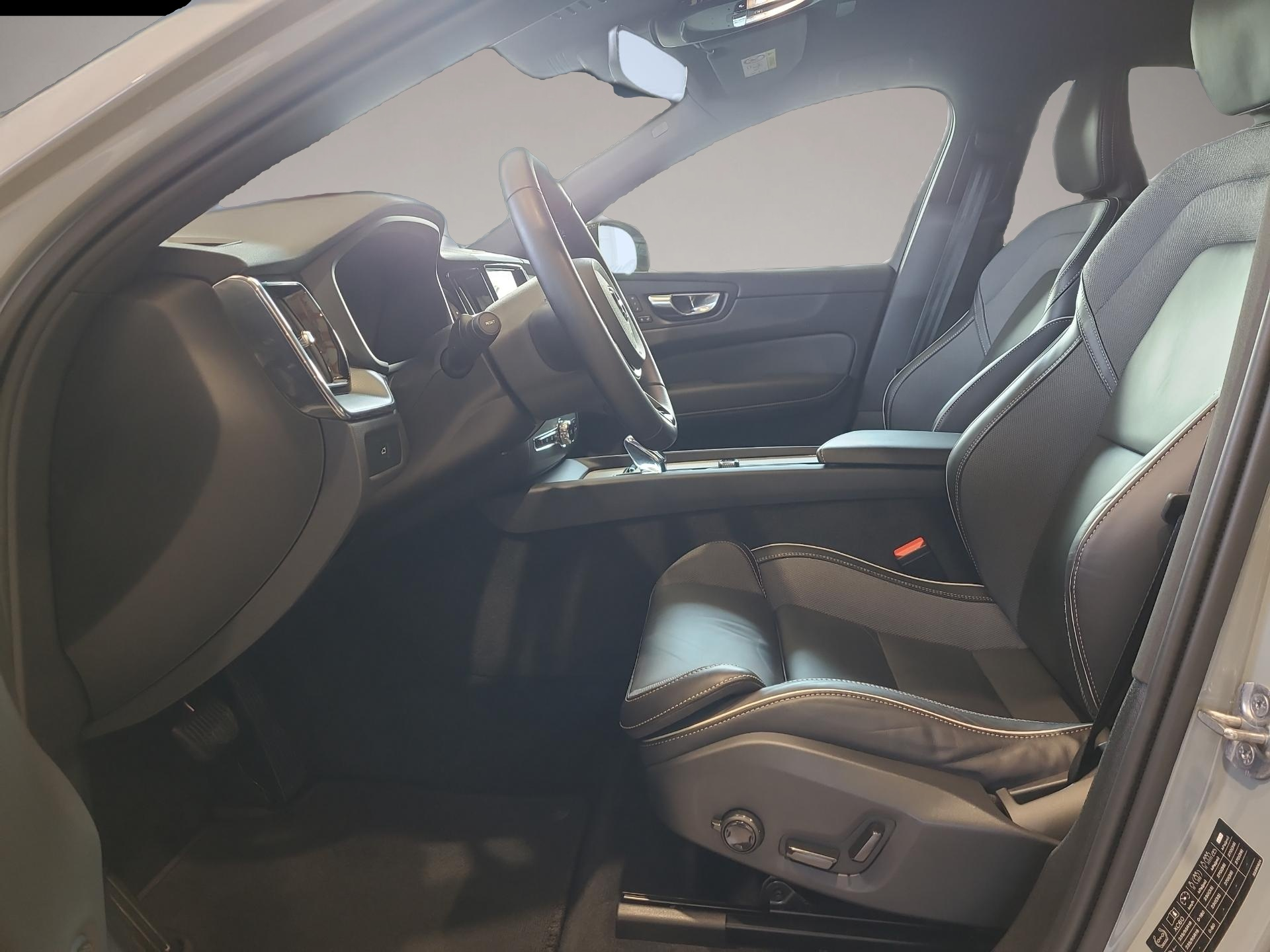 Volvo XC60 (01/2025, Benzin)