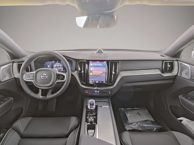 Volvo XC60 (06/2025, Benzin)