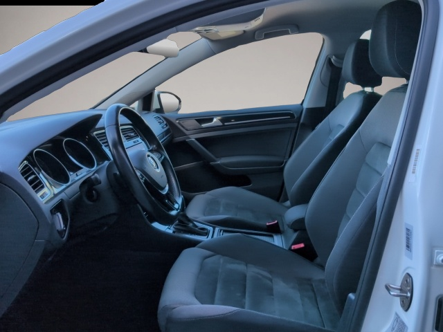 Volkswagen Golf (07/2018, Benzin)