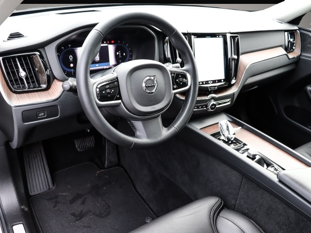 Volvo XC60 (12/2023, Benzin)