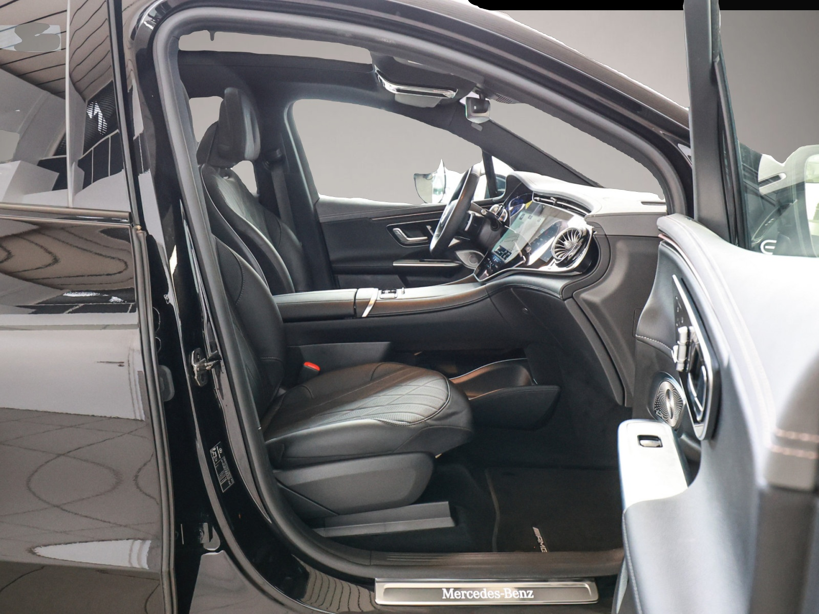 Mercedes-Benz EQE SUV (12/2024, ELECTRIC)