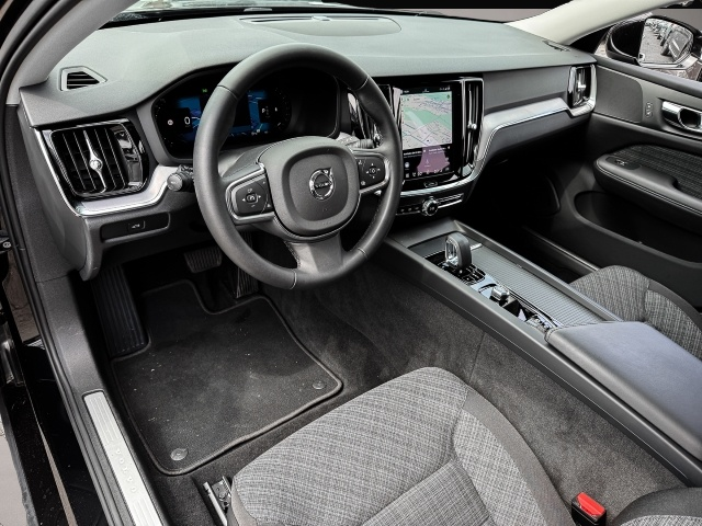 Volvo V60 (06/2024, Benzin)
