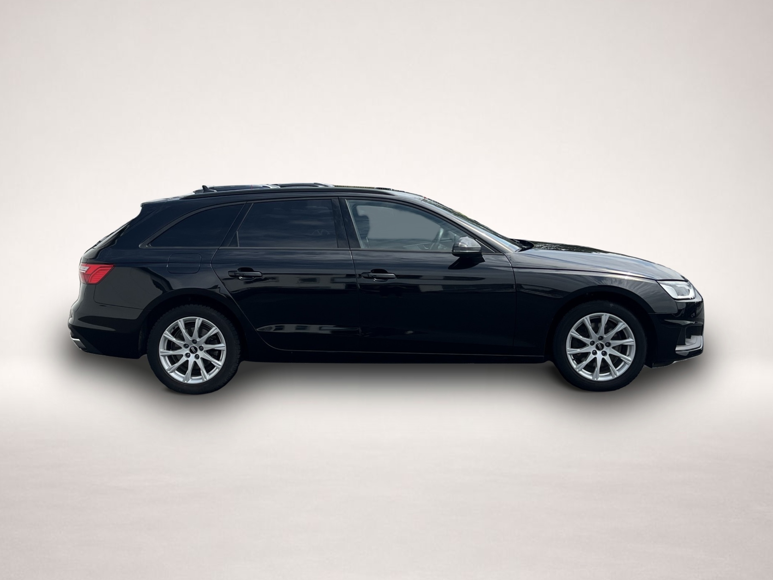 Audi A4 (07/2022, Benzin)