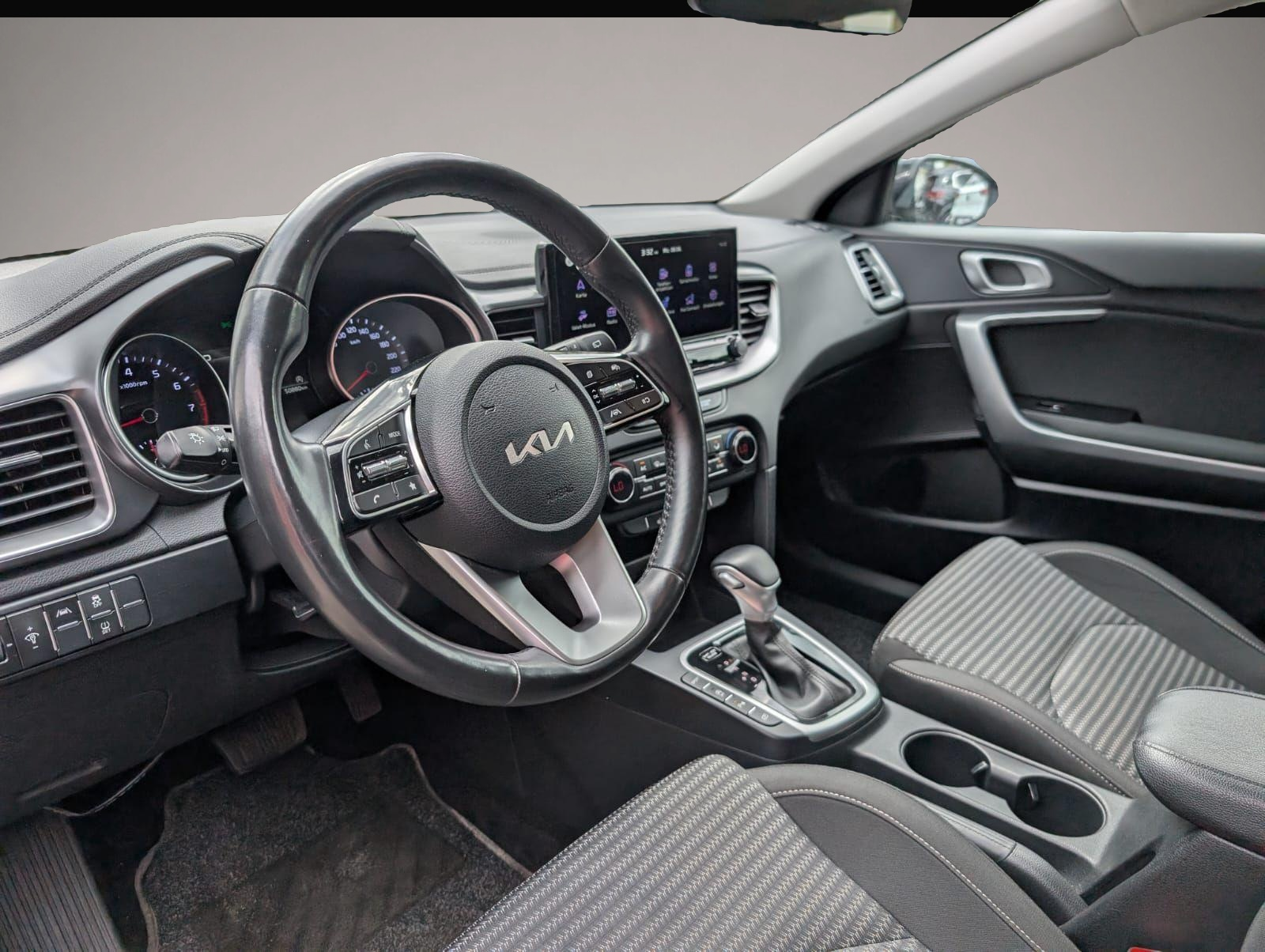 KIA cee'd / Ceed (10/2023, Benzin)