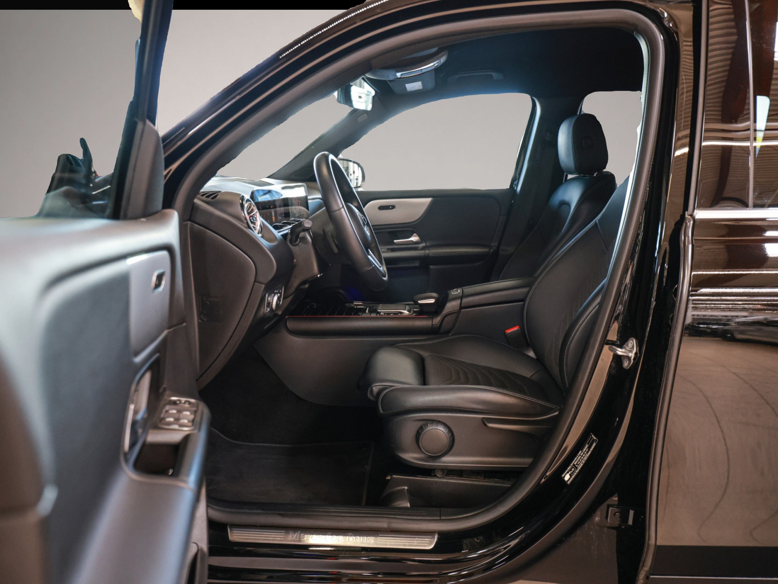 Mercedes-Benz GLB 180 (12/2022, Benzin)