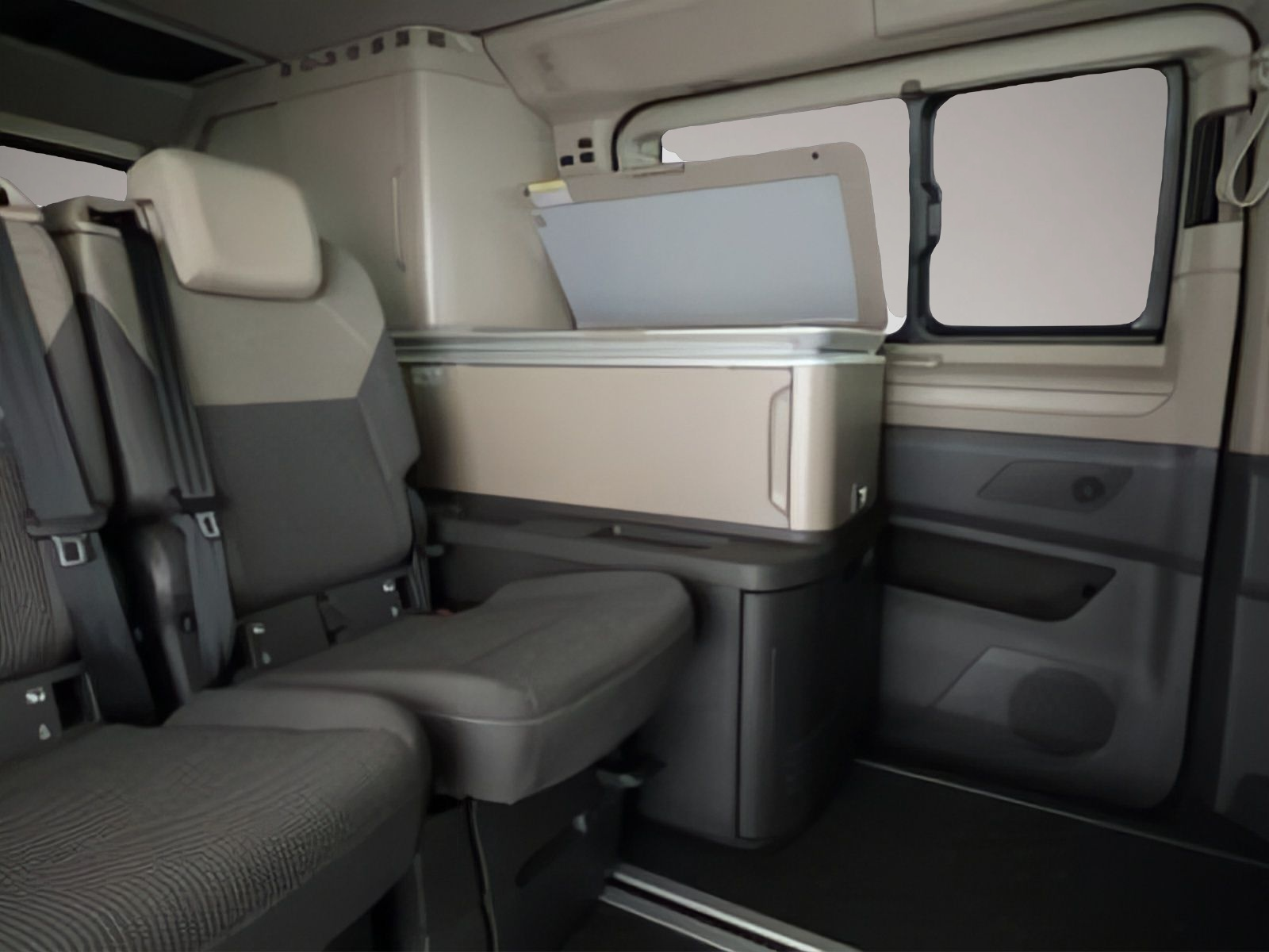 Volkswagen T7 California (12/2025, Hybrid (Benzin/Elektro))