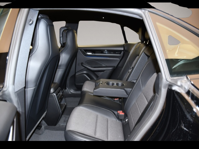 Porsche Macan (11/2024, ELECTRIC)