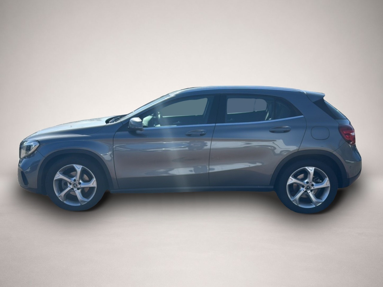 Mercedes-Benz GLA 180 (01/2020, Benzin)
