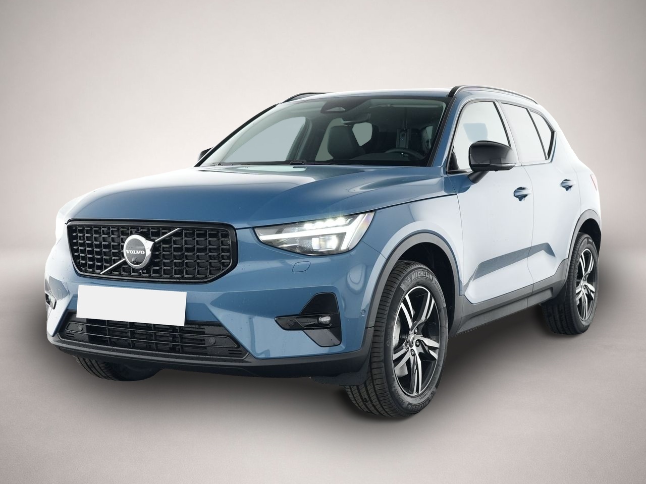 Volvo XC40 (06/2025, Benzin)