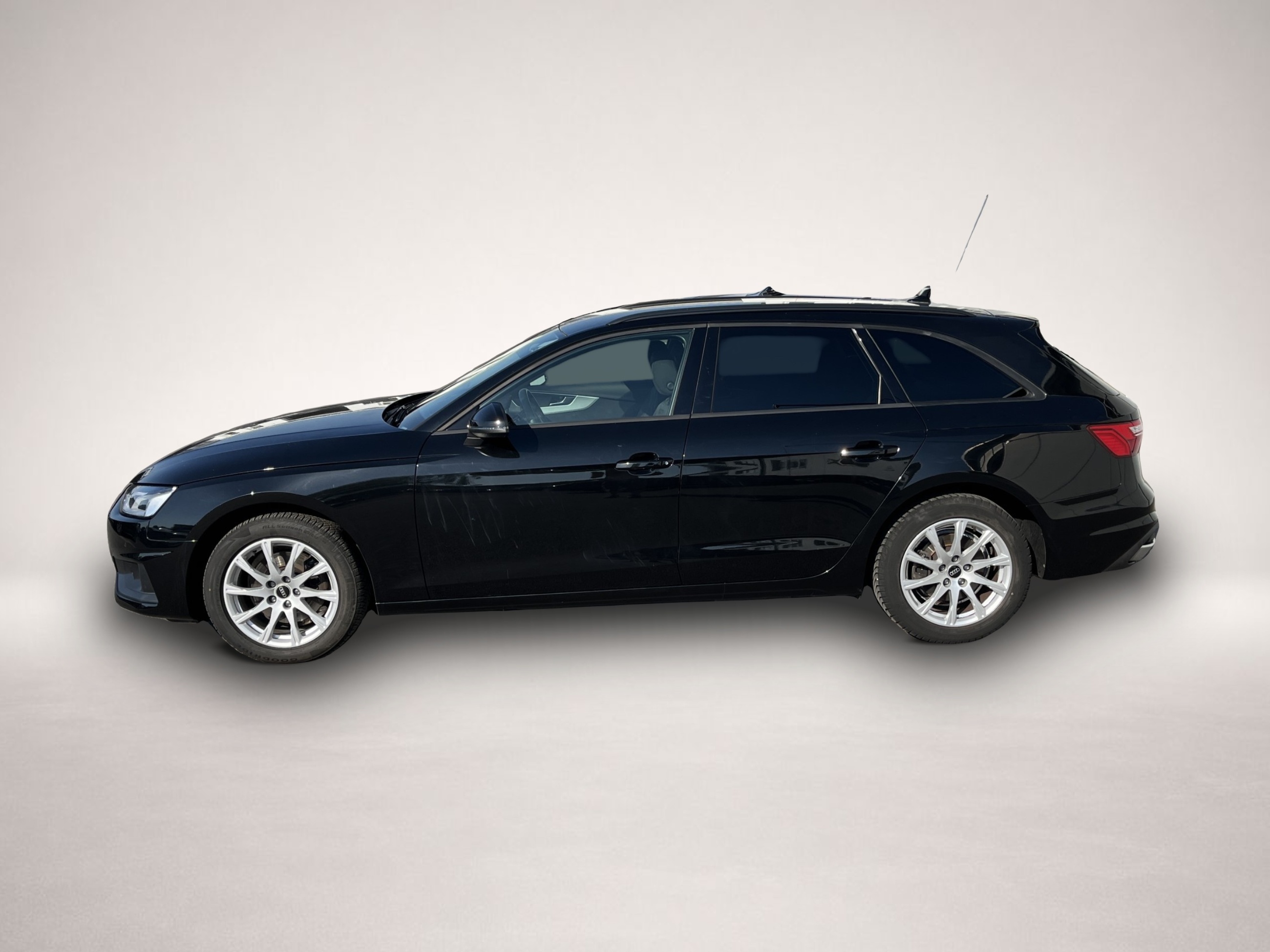 Audi A4 (08/2022, Benzin)
