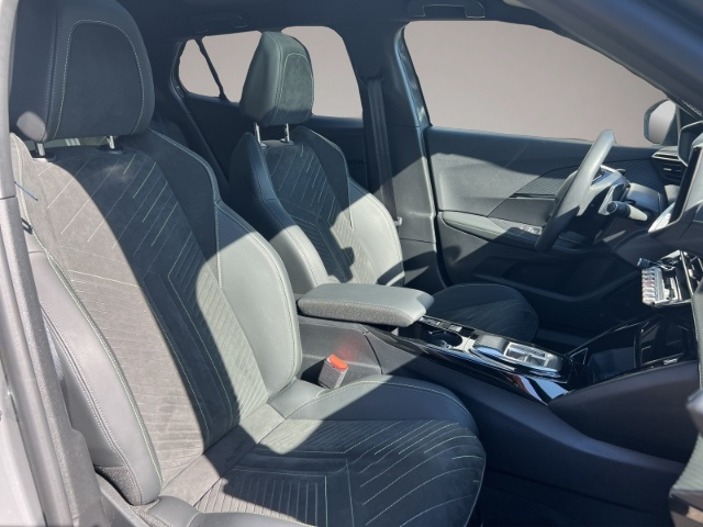 Peugeot 2008 (11/2025, Benzin)