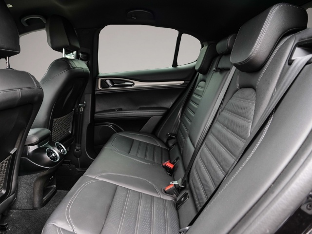 Alfa-Romeo Stelvio (07/2024, Benzin)