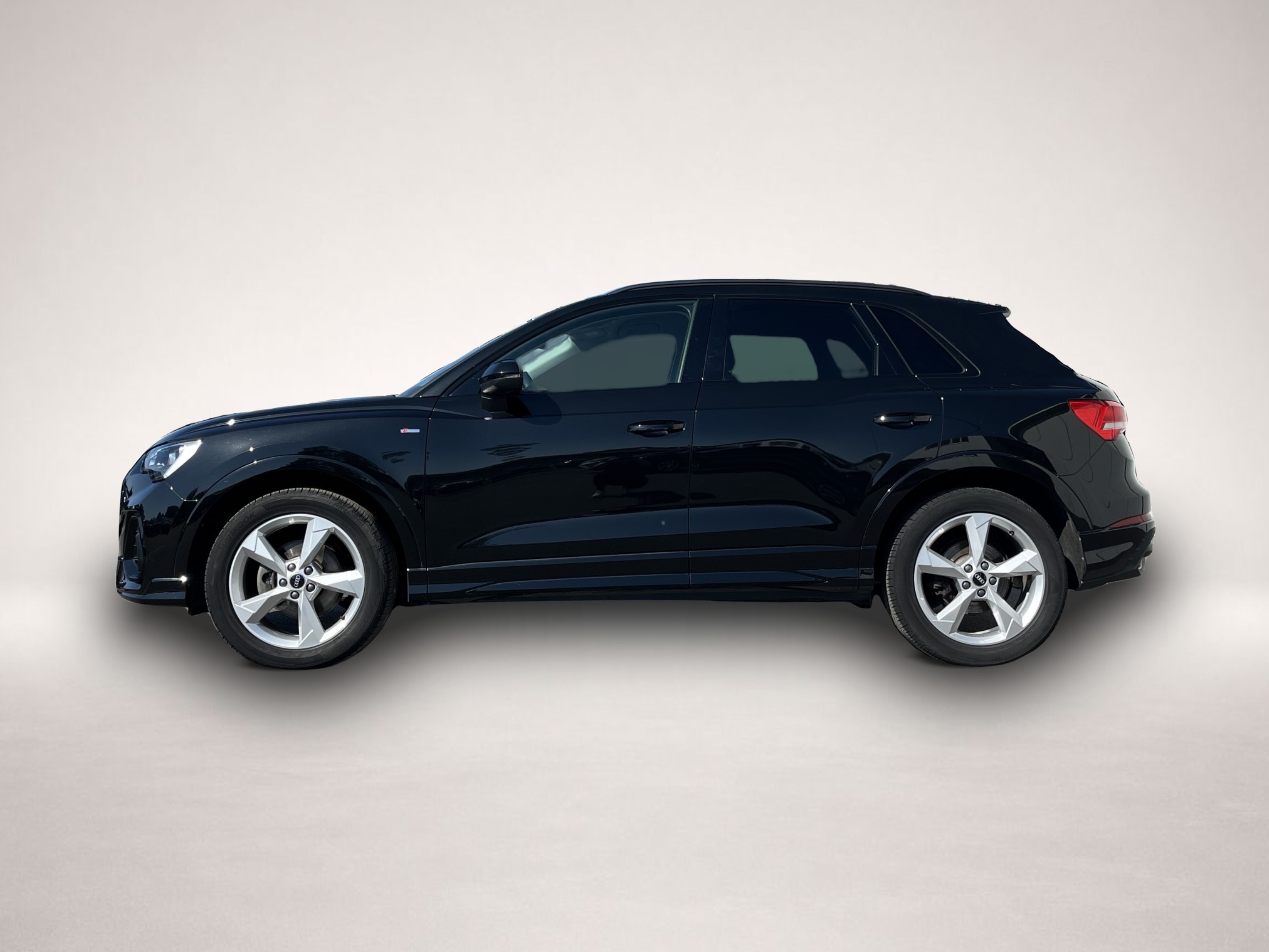 Audi Q3 (12/2022, Benzin)