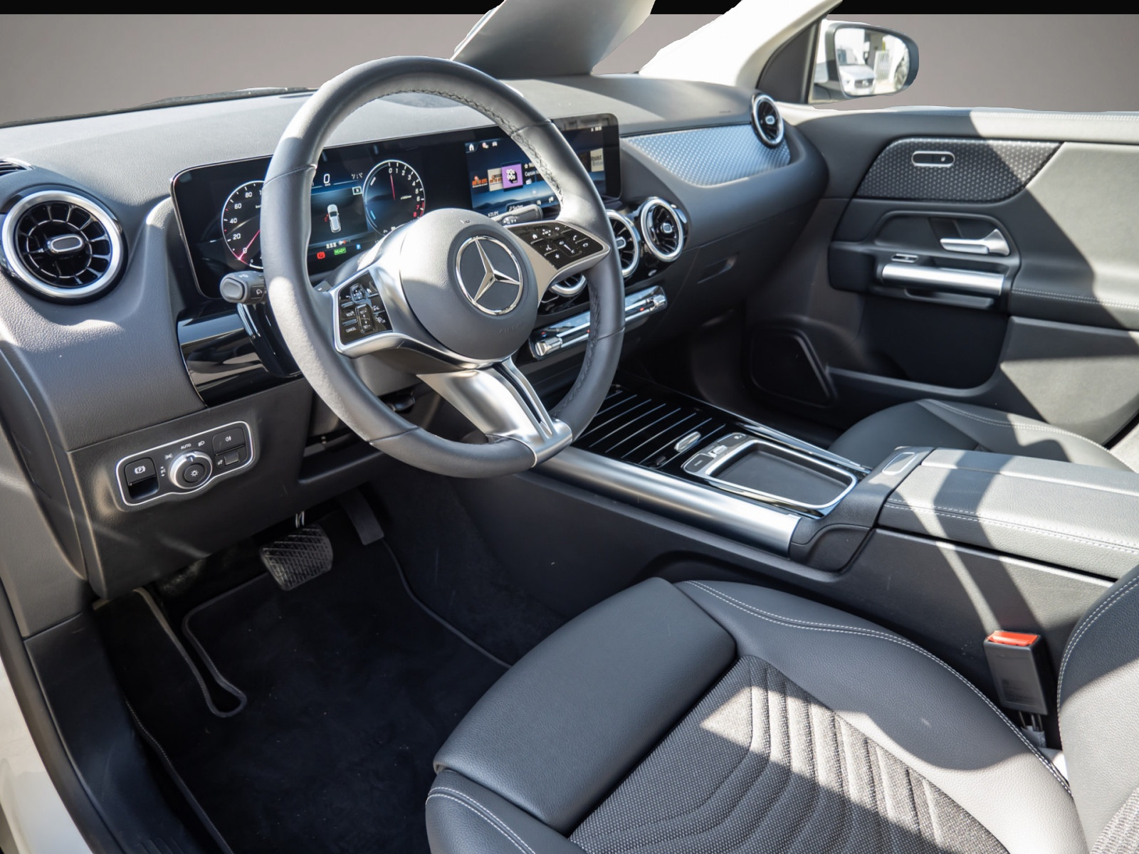 Mercedes-Benz GLA 250 (02/2025, Hybrid (Benzin/Elektro))