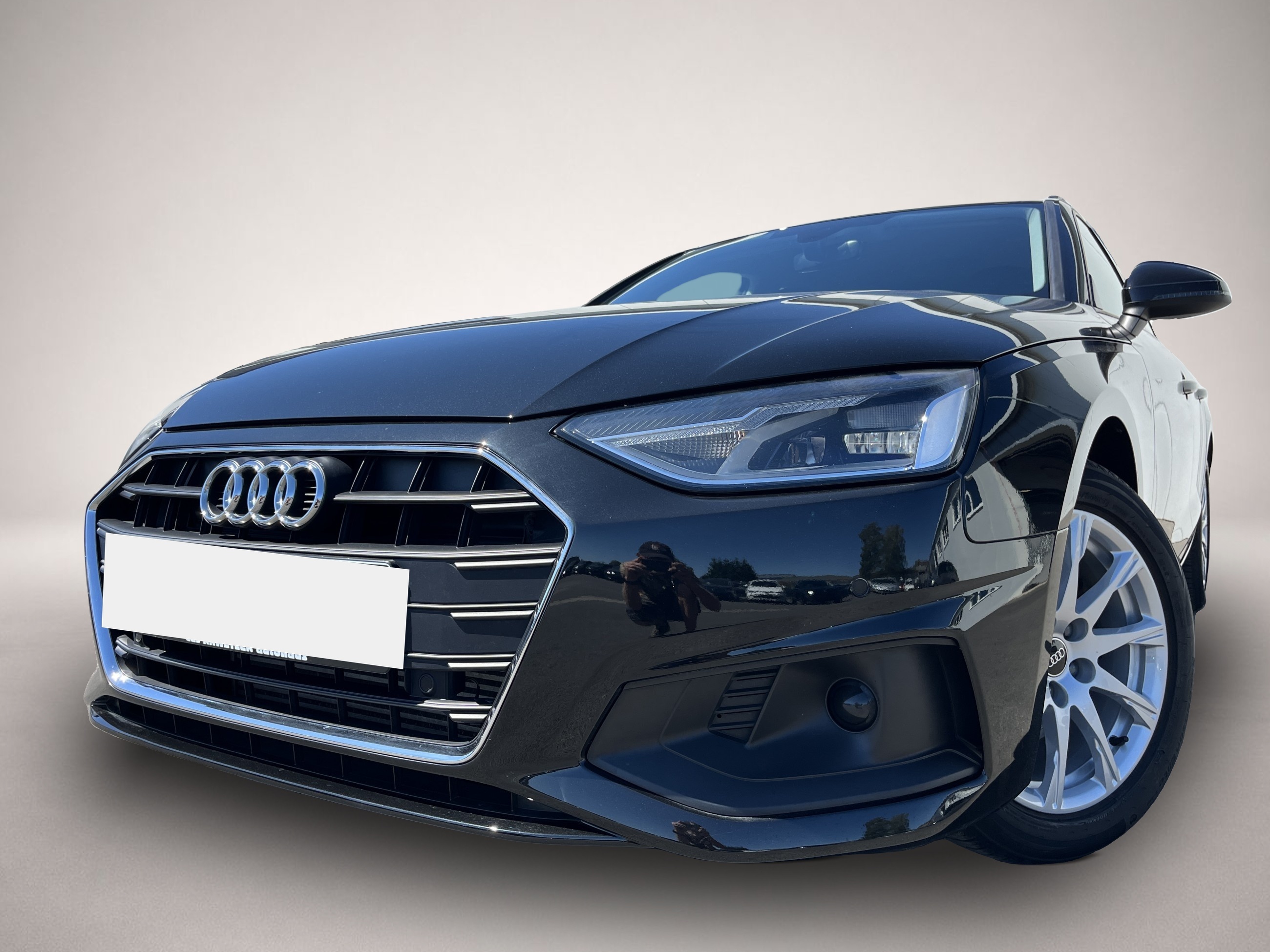 Audi A4 (09/2022, Benzin)