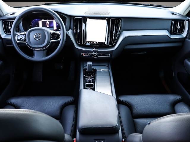 Volvo XC60 (12/2023, Benzin)
