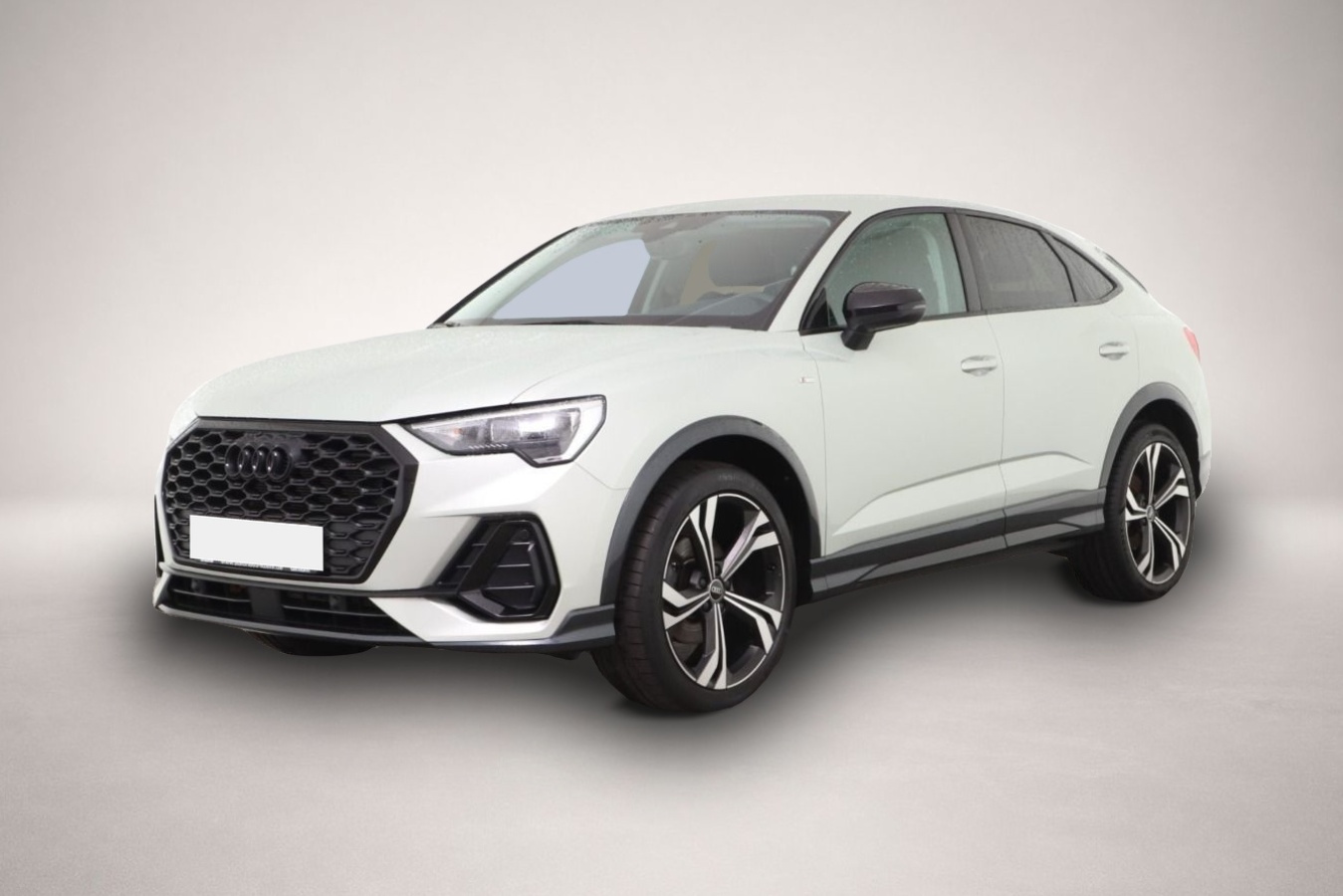 Audi Q3 (10/2022, Benzin)