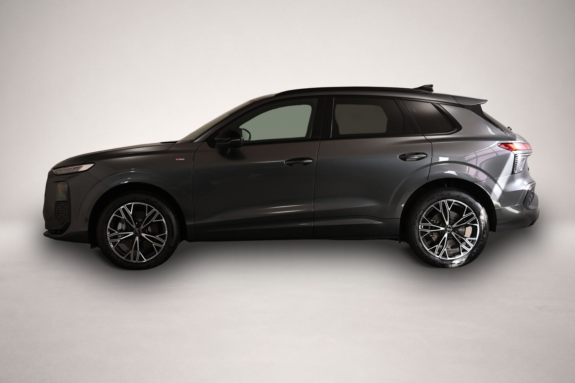 Audi Q3, image 2 of 5