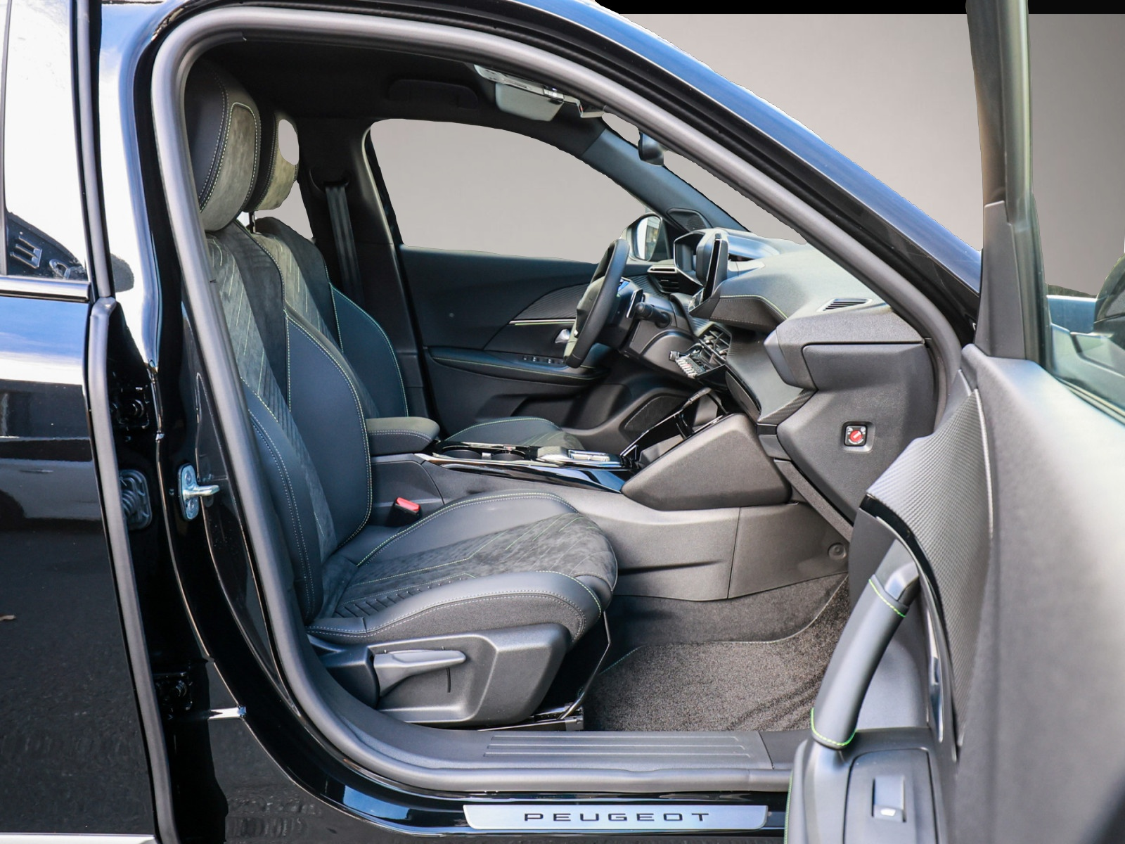 Peugeot 2008 (02/2026, Benzin)