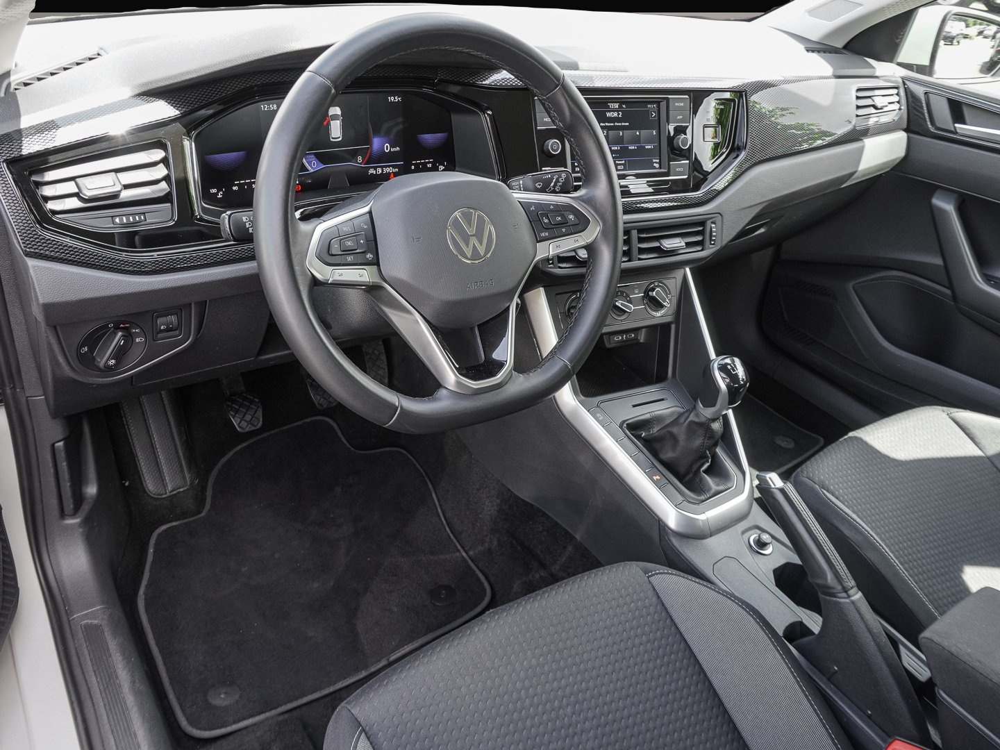 Volkswagen Polo (05/2024, Benzin)