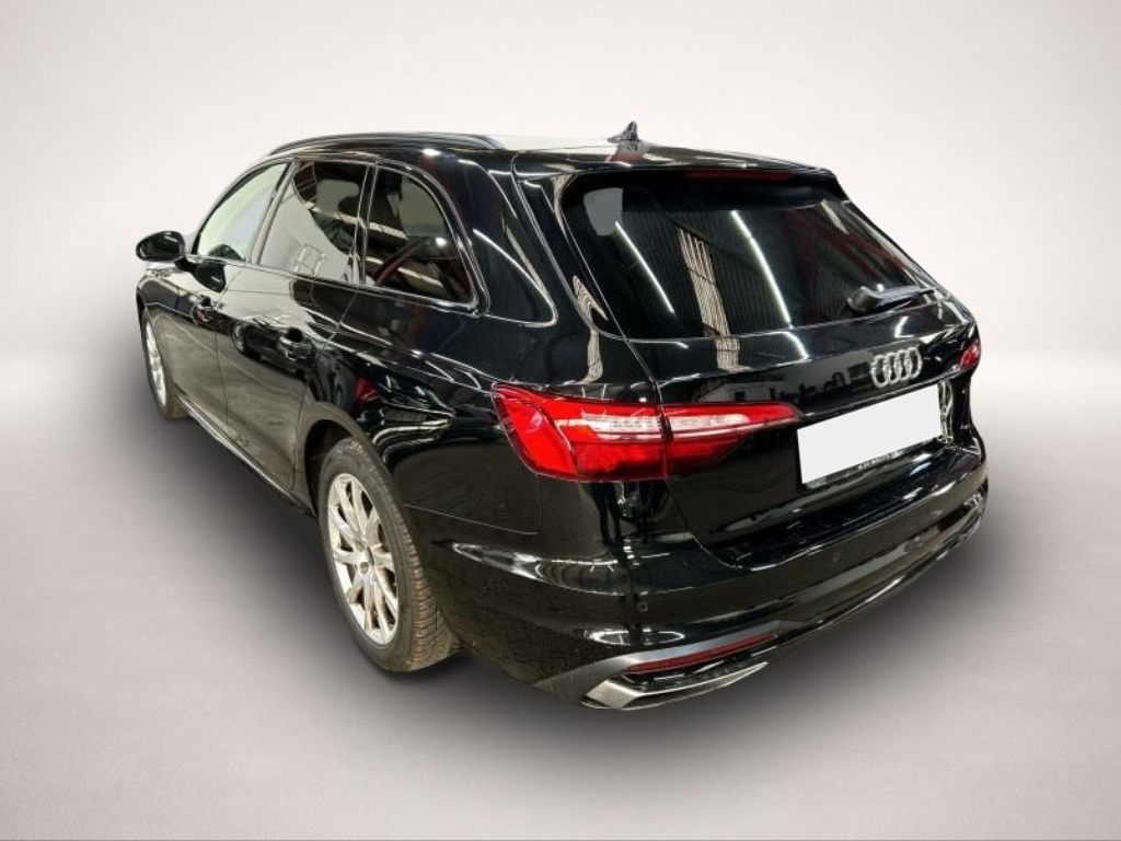 Audi A4 (03/2023, Benzin)