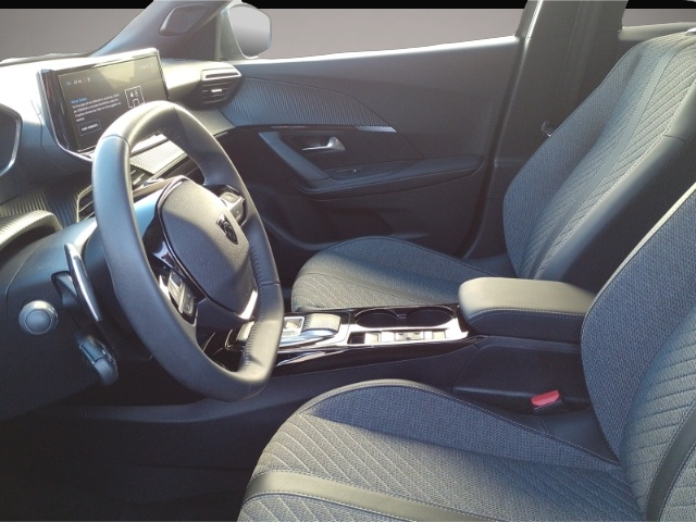Peugeot 2008 (02/2024, Benzin)