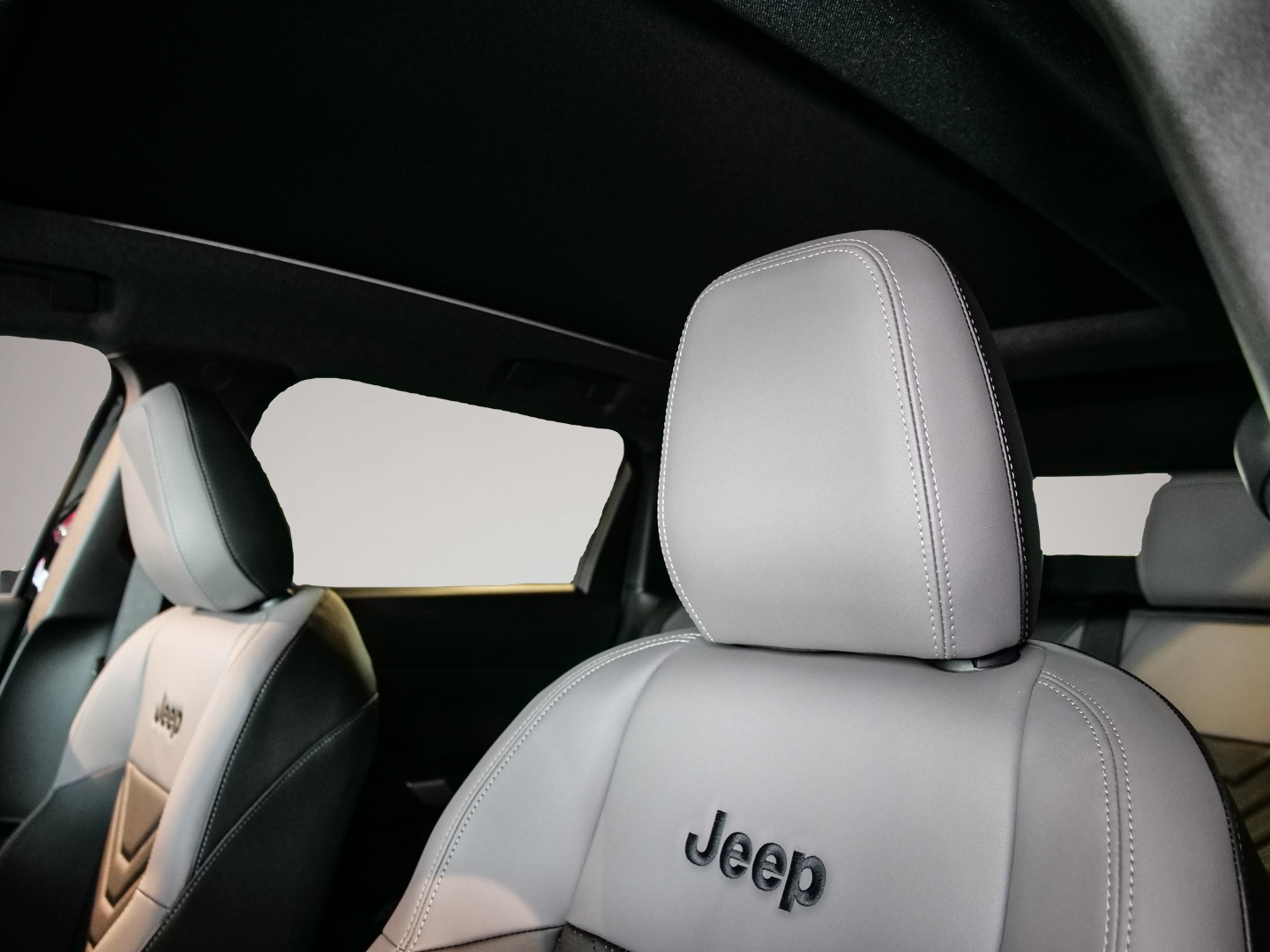 Jeep Compass (08/2026, Benzin)