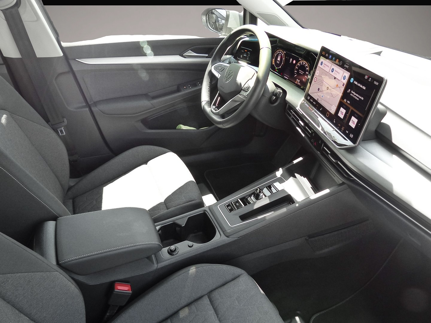 Volkswagen Golf (02/2025, Benzin)