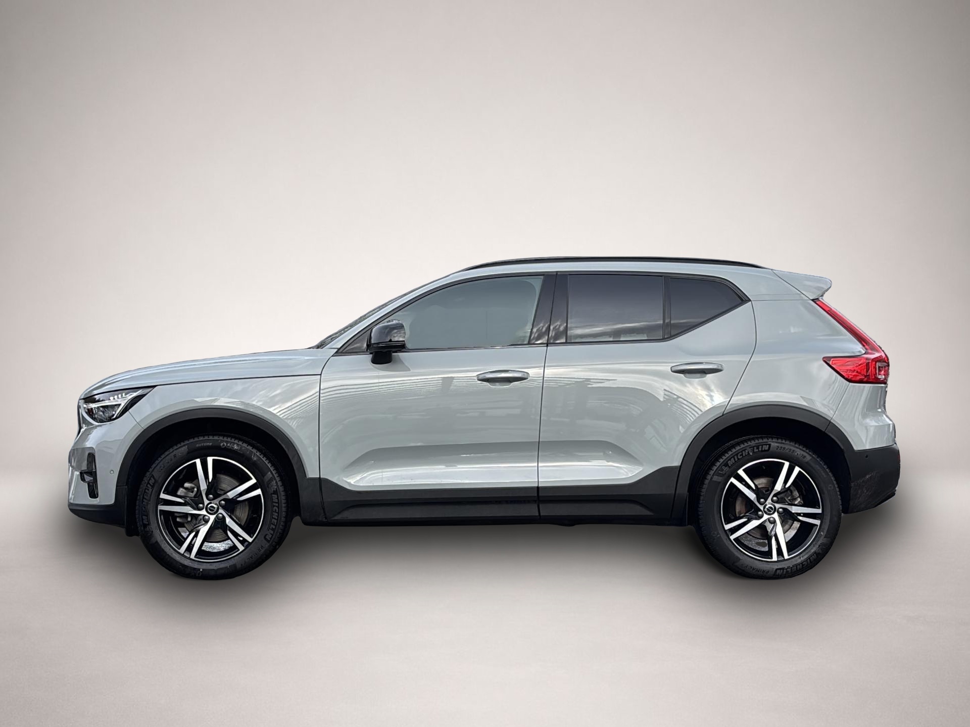 Volvo XC40 (06/2025, Benzin)