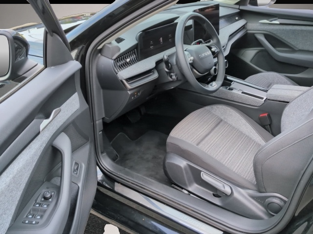 Skoda Superb (12/2025, Benzin)