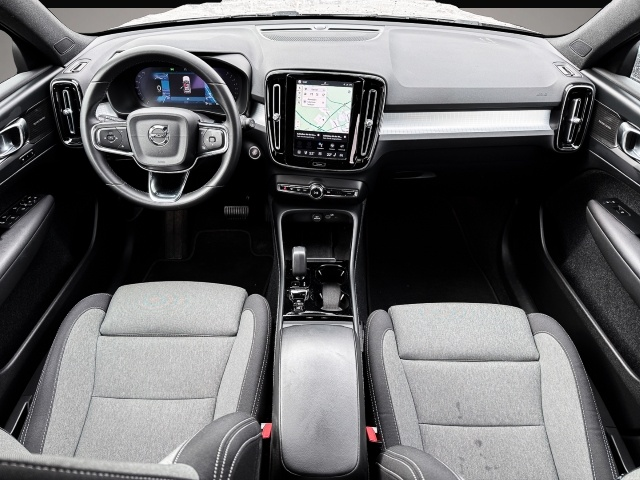 Volvo XC40 (03/2023, Benzin)