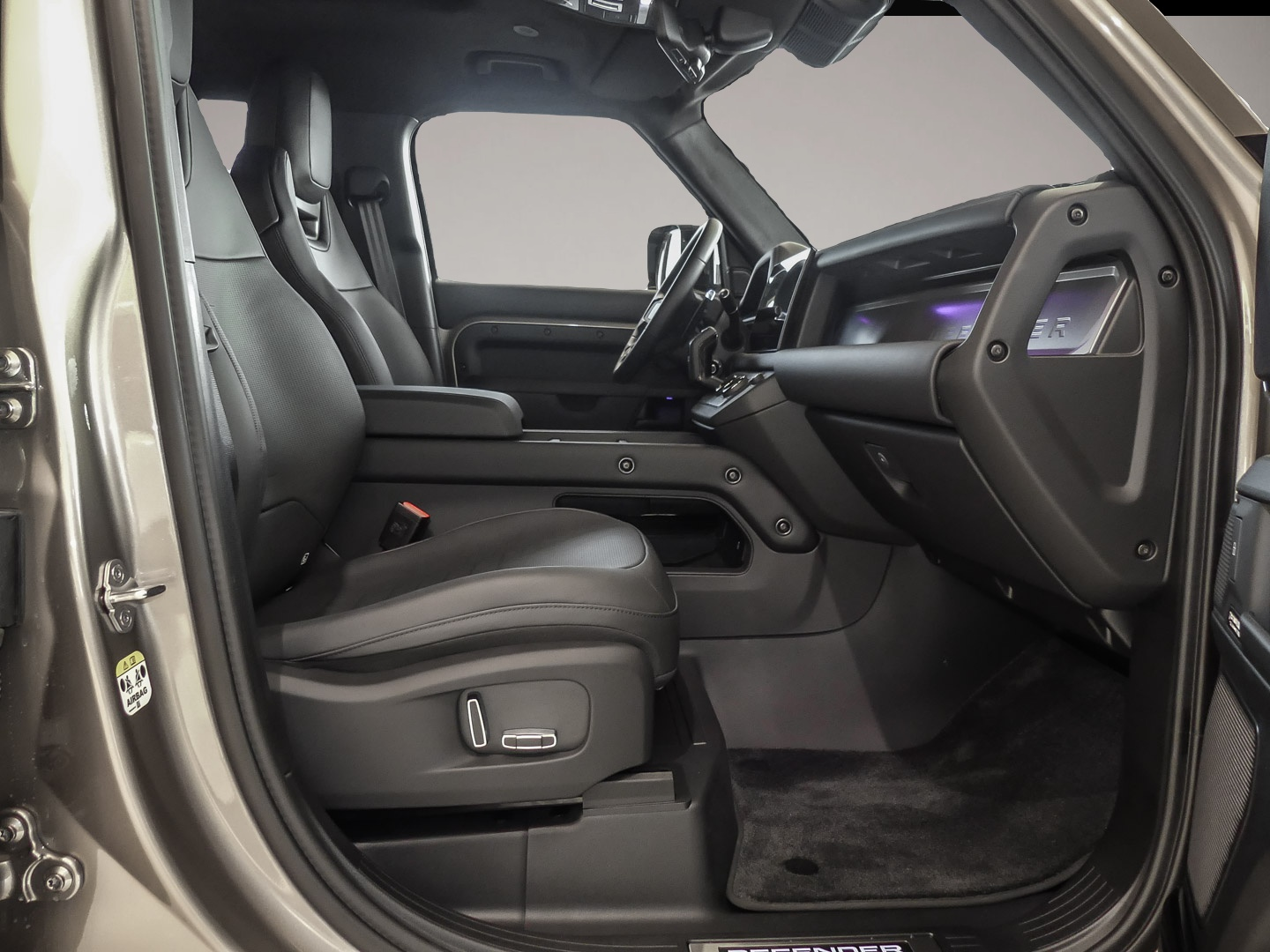 Land-Rover Defender (02/2026, Benzin)