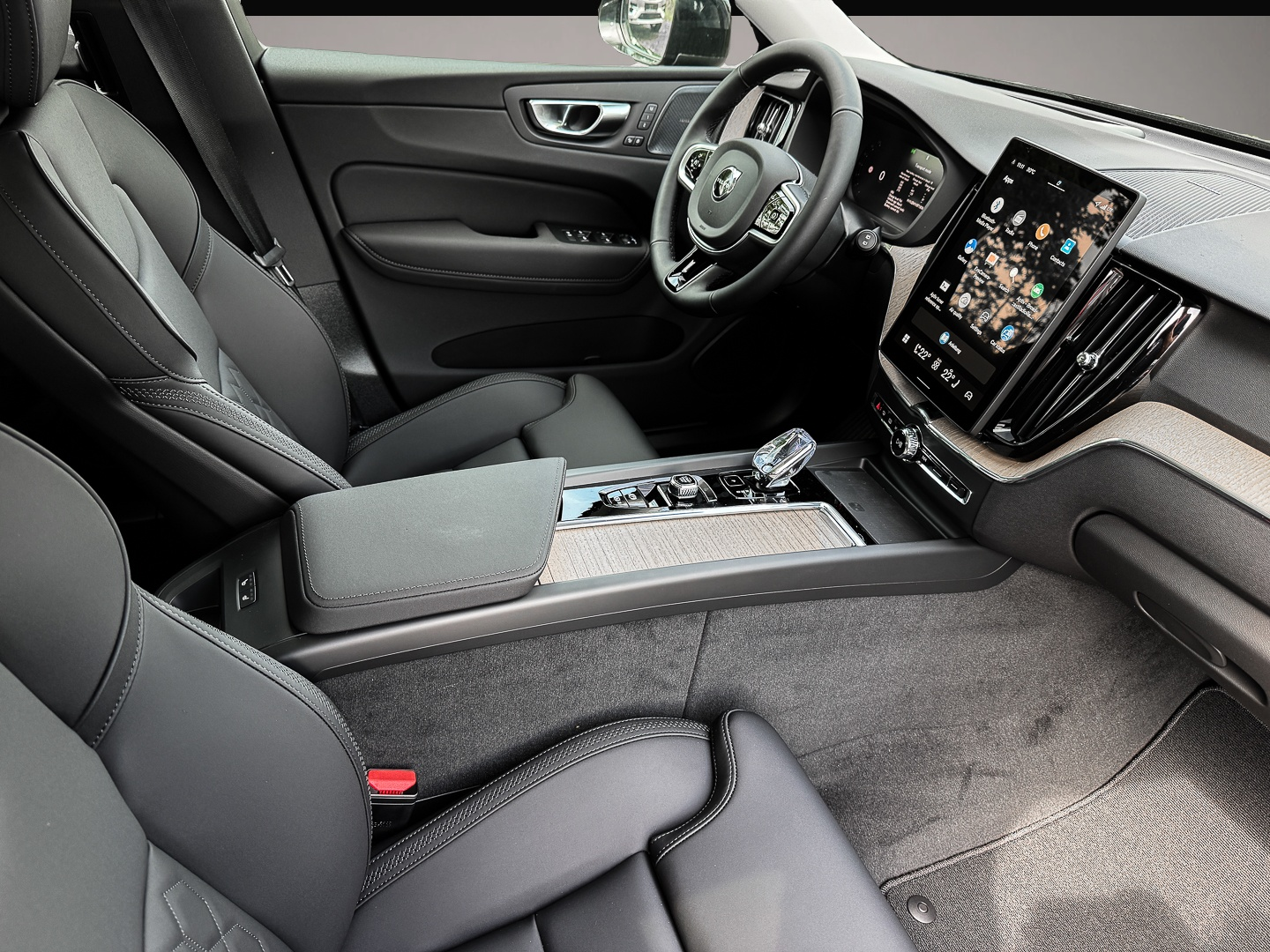 Volvo XC60 (06/2025, Benzin)