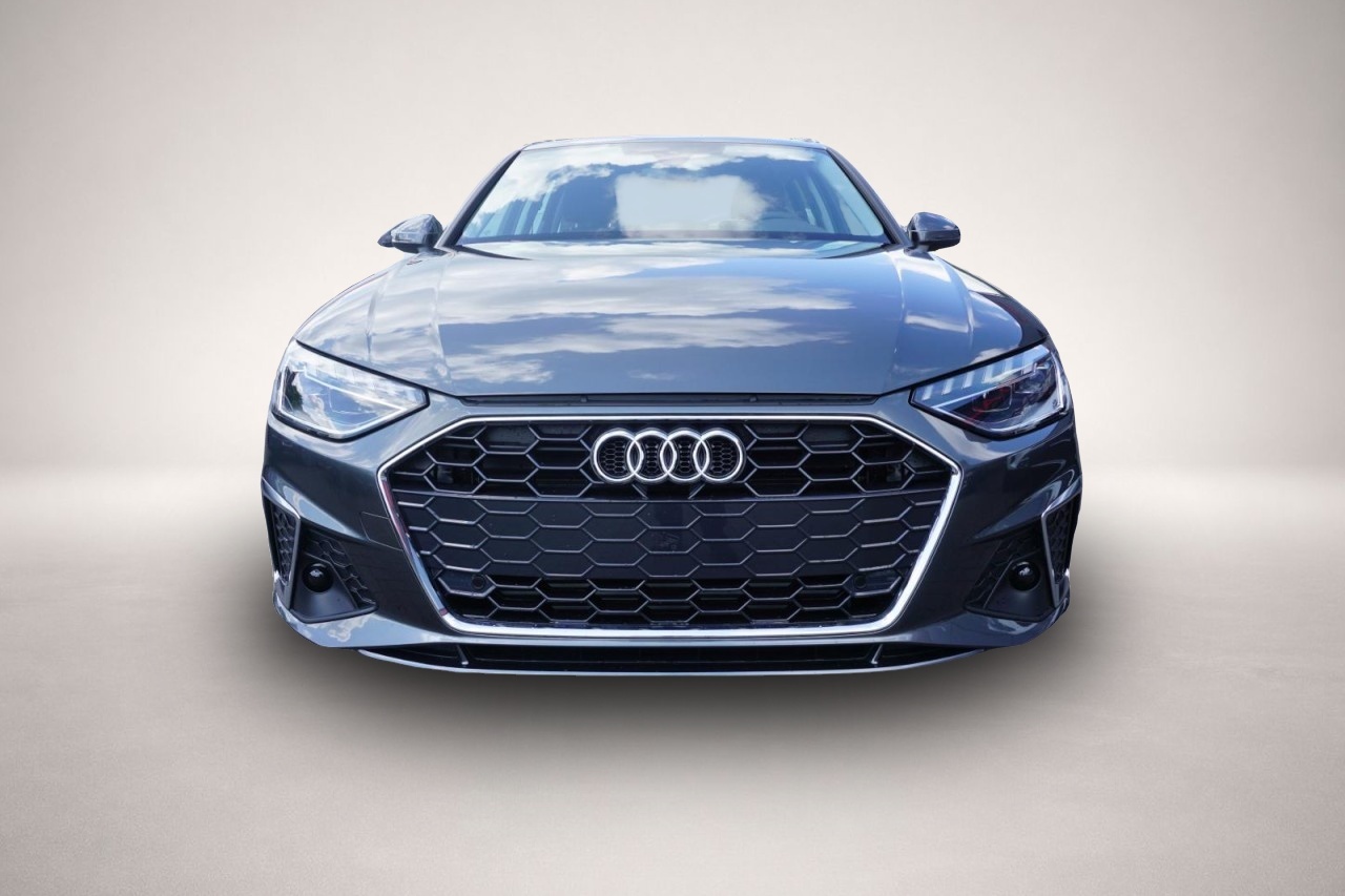 Audi A4 (11/2023, Benzin)