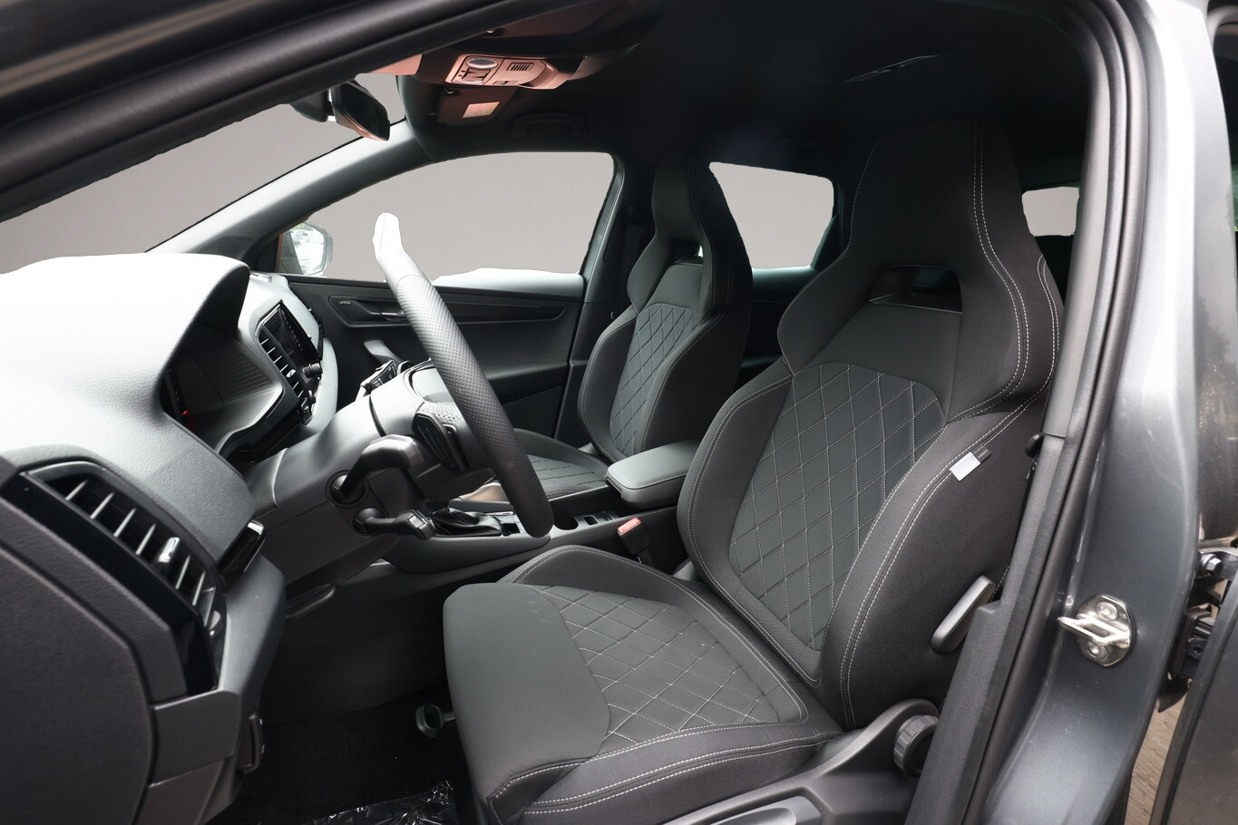 Skoda Karoq (10/2025, Benzin)