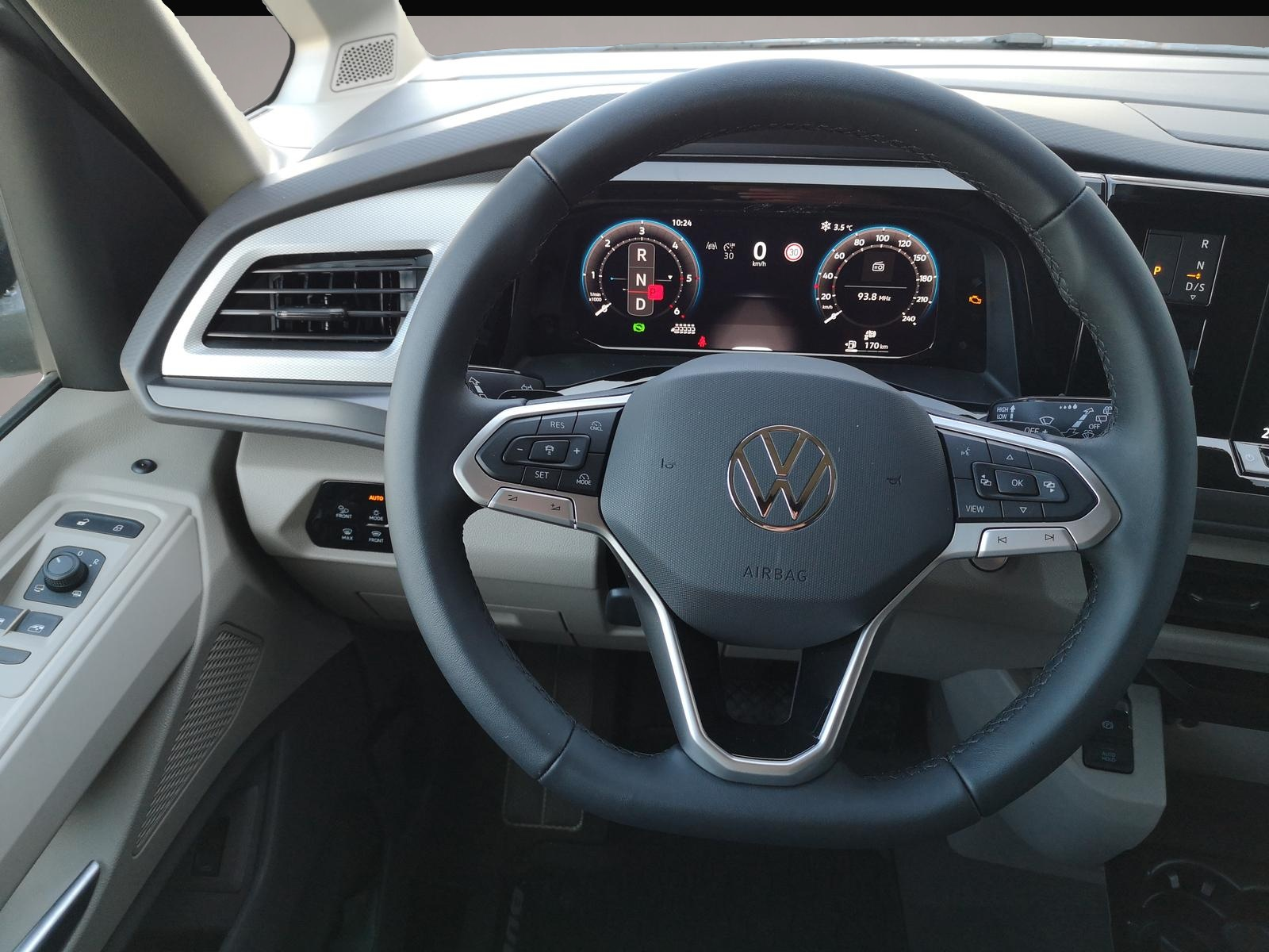 Volkswagen T7 Multivan (11/2025, Diesel)