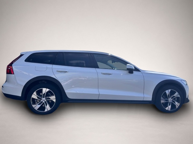 Volvo V60 Cross Country (06/2023, Diesel)
