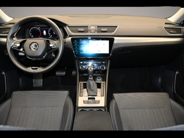 Skoda Superb (09/2023, Benzin)