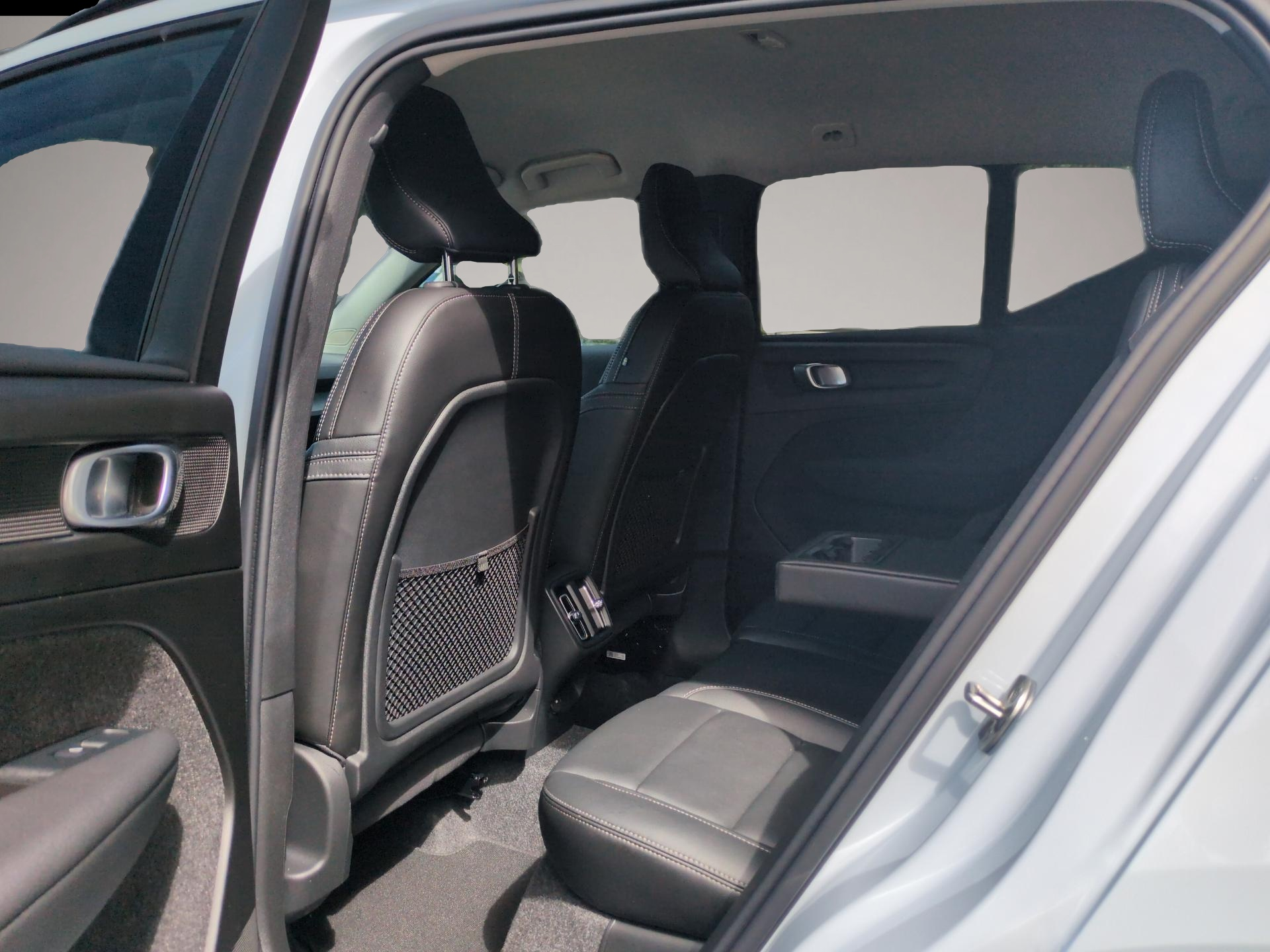 Volvo XC40 (08/2025, Benzin)