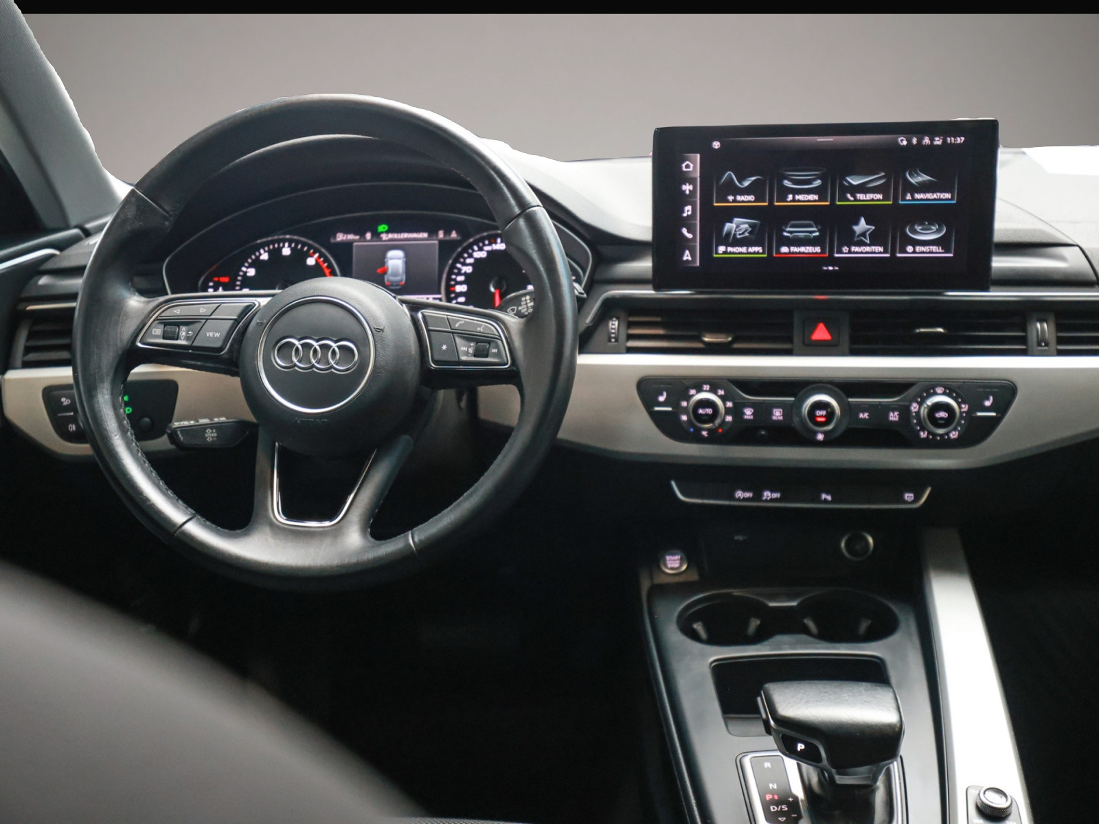 Audi A4 (03/2022, Benzin)