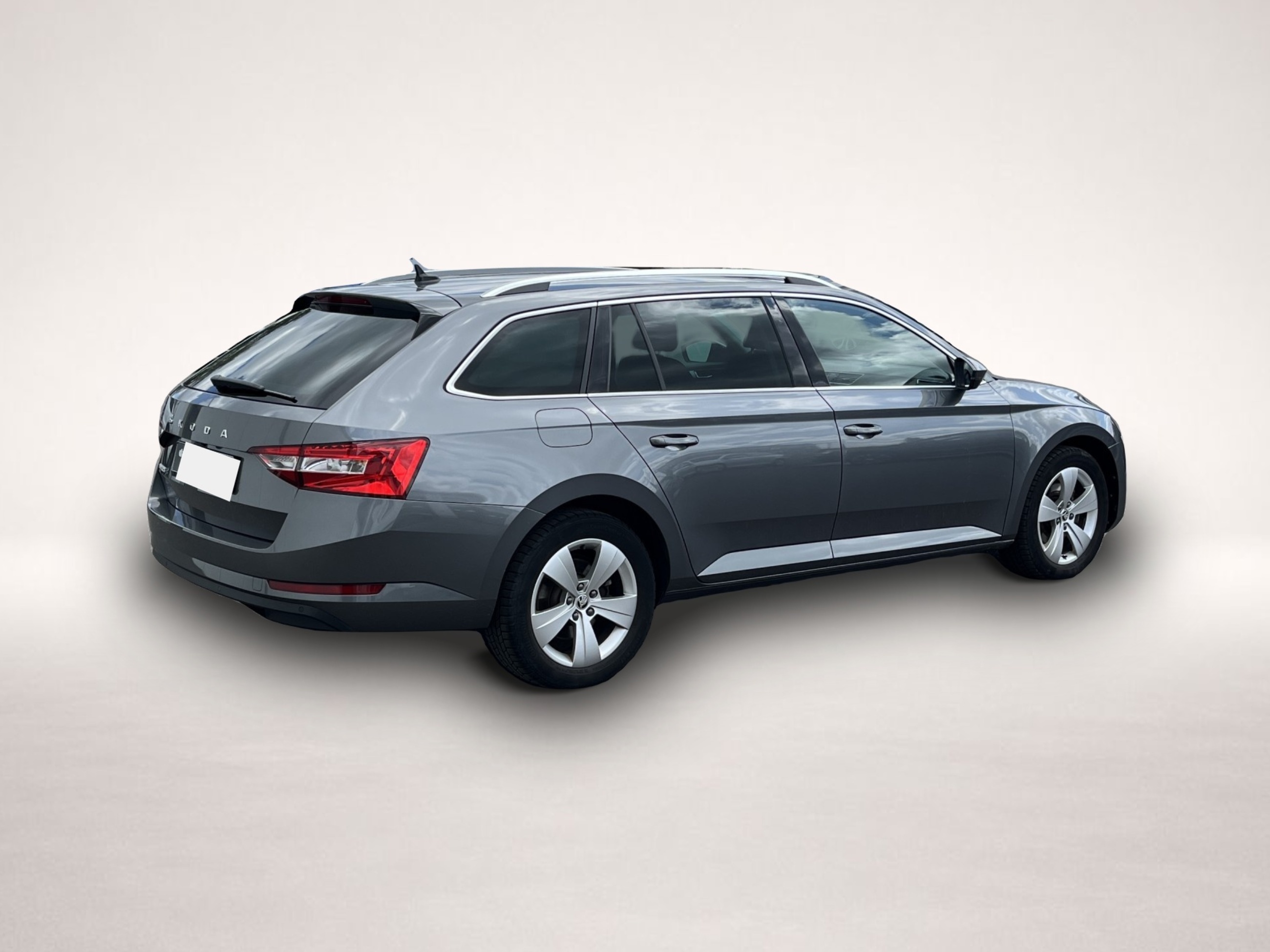 Skoda Superb (02/2022, Benzin)