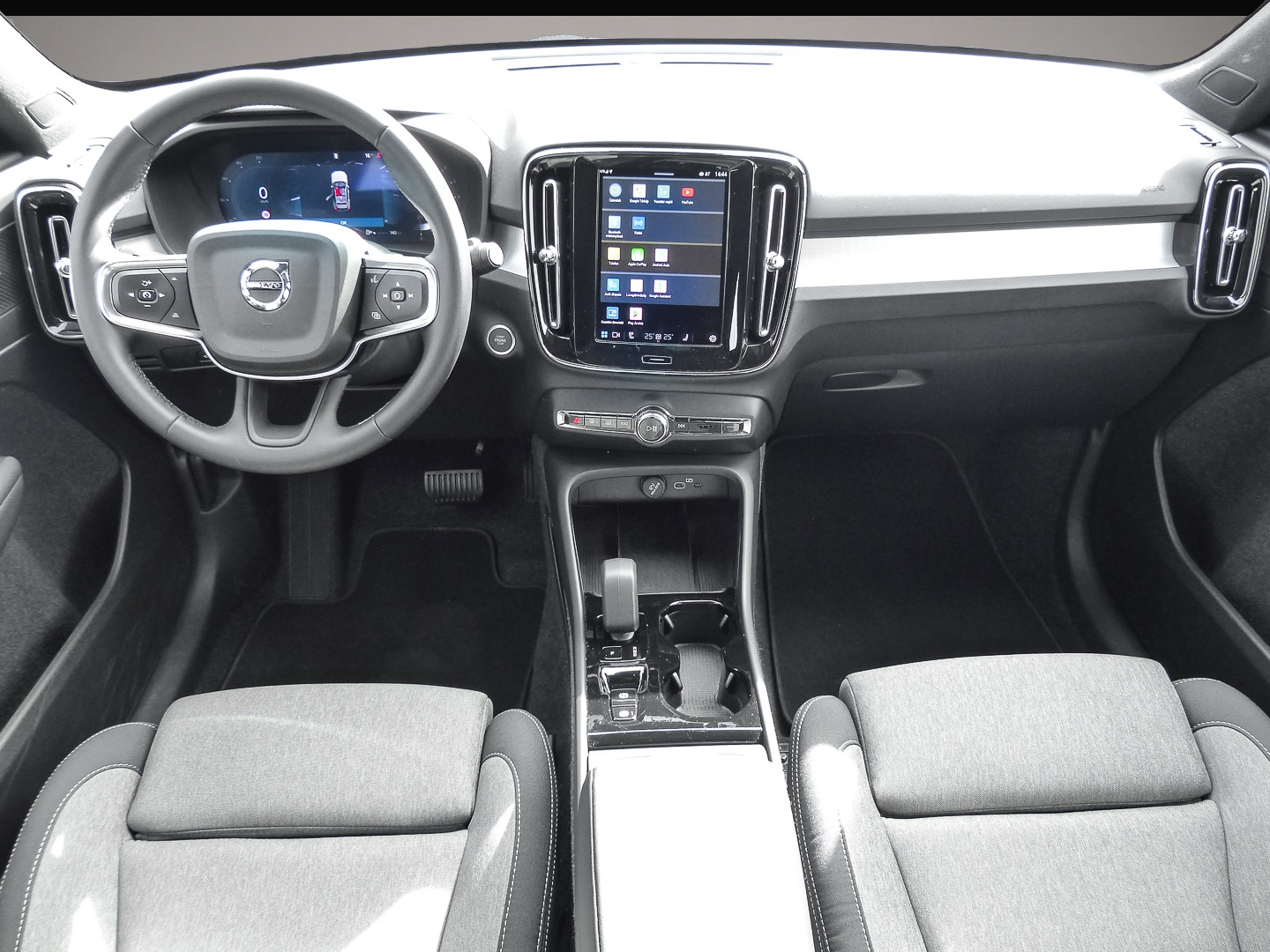 Volvo XC40 (06/2025, Benzin)