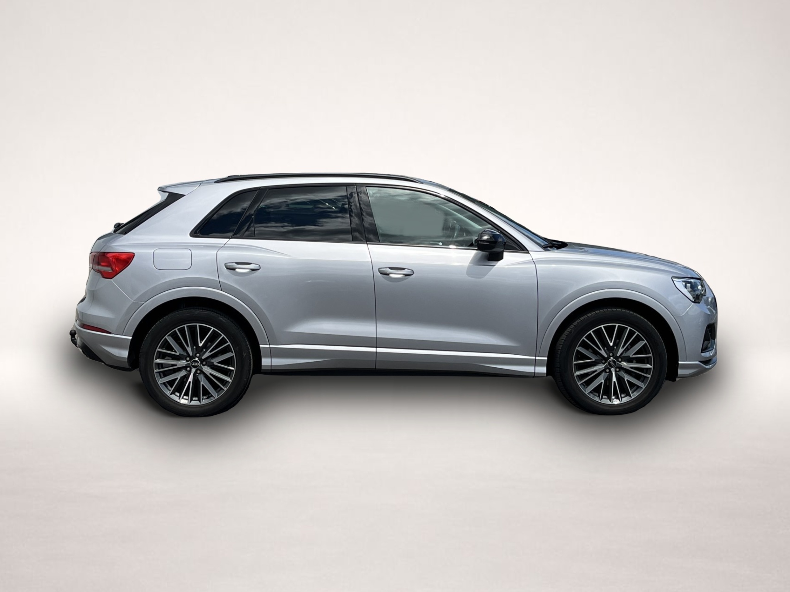 Audi Q3 (12/2022, Benzin)