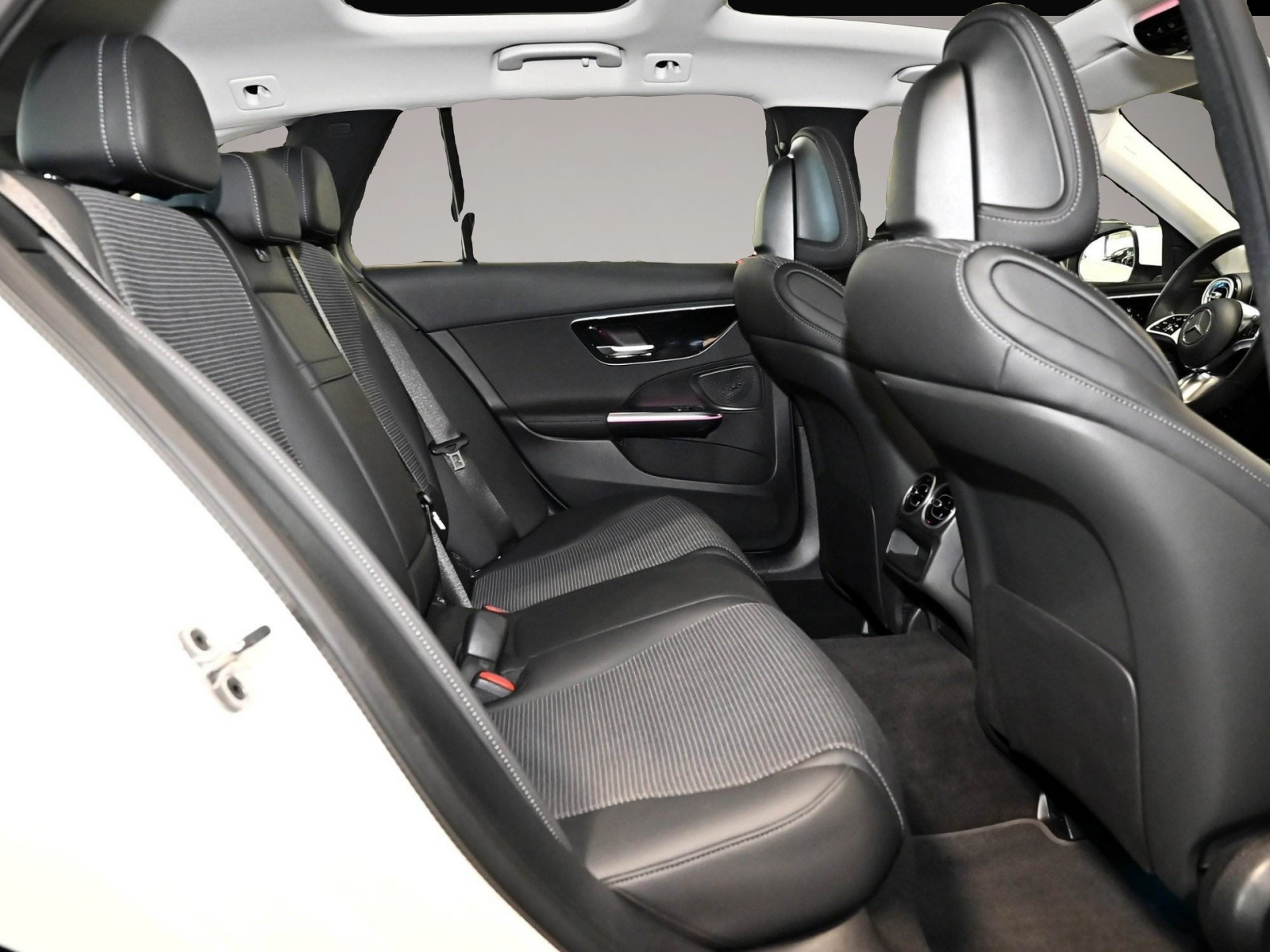 Mercedes-Benz C 300 (08/2025, Hybrid (Benzin/Elektro))
