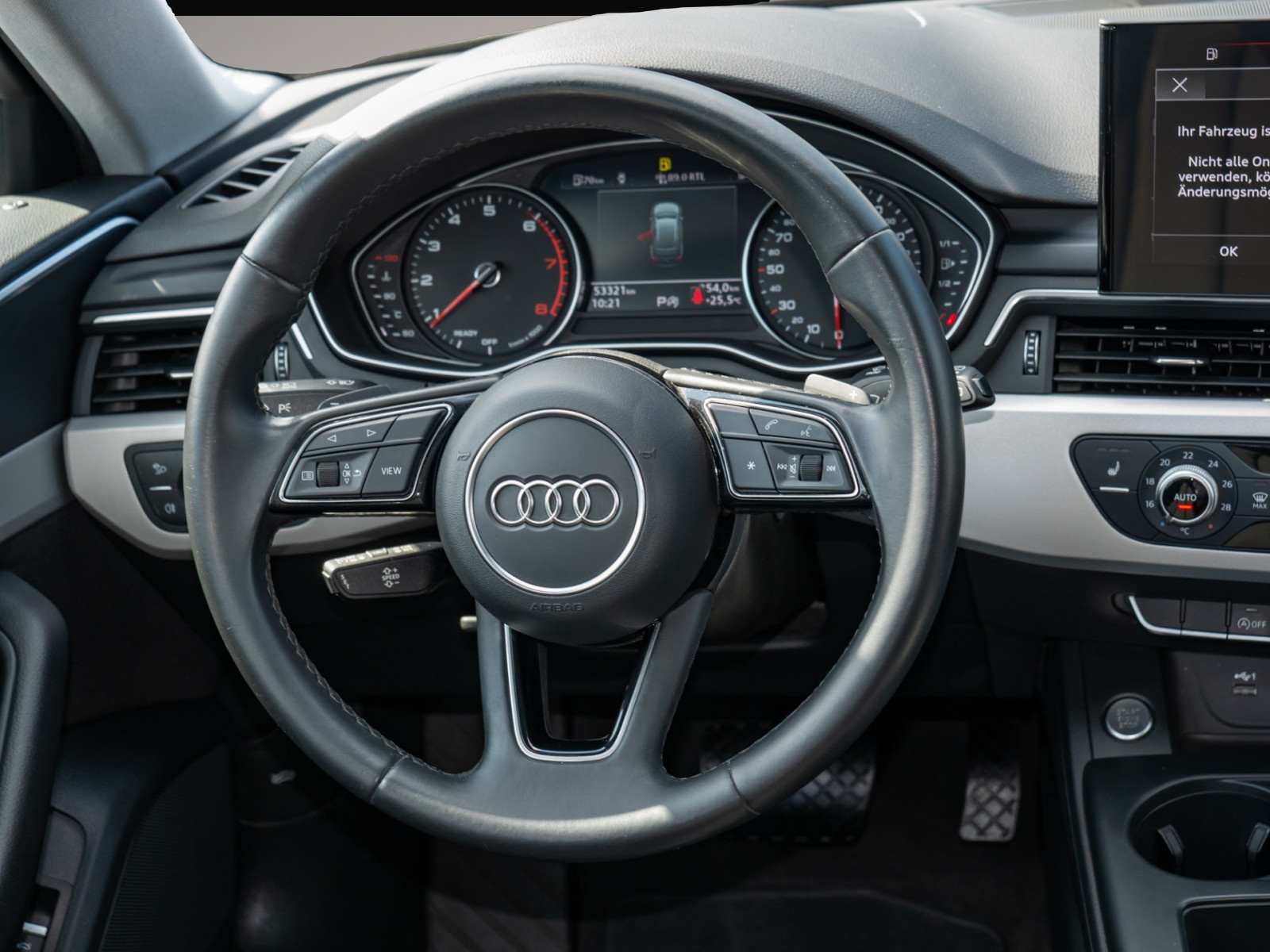 Audi A4 (03/2022, Benzin)